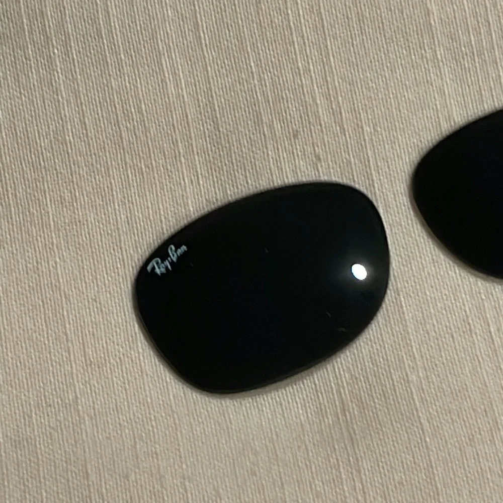New Ray-Ban RB2132 Replacement lenses 100% Authentic 52mm with case and cloth